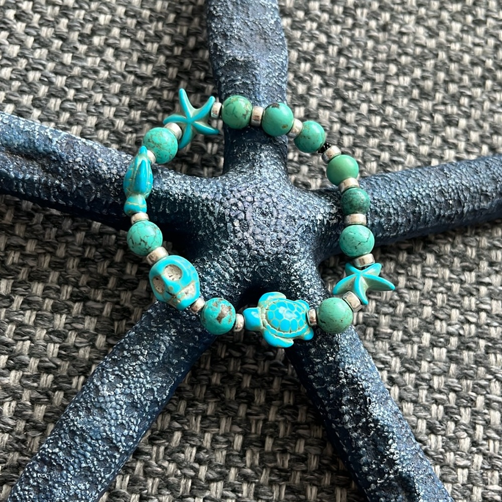 Turquoise beaded and turquoise turtle and skull bracelet